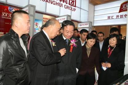 万隆董事长_麦斯万隆董事长照片(3)