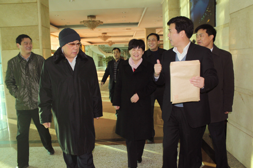 漯河市经济技术开发区领导拜访双汇集团董事长万隆(图